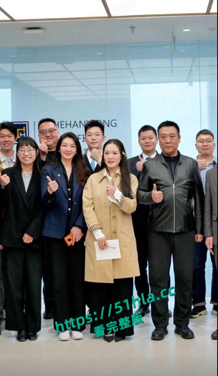 抖音网红律师【西绿】人设塌房假律师身份曝光，同事张辰铭假cp真炮友，二人性爱视频流出全网疯传！-7