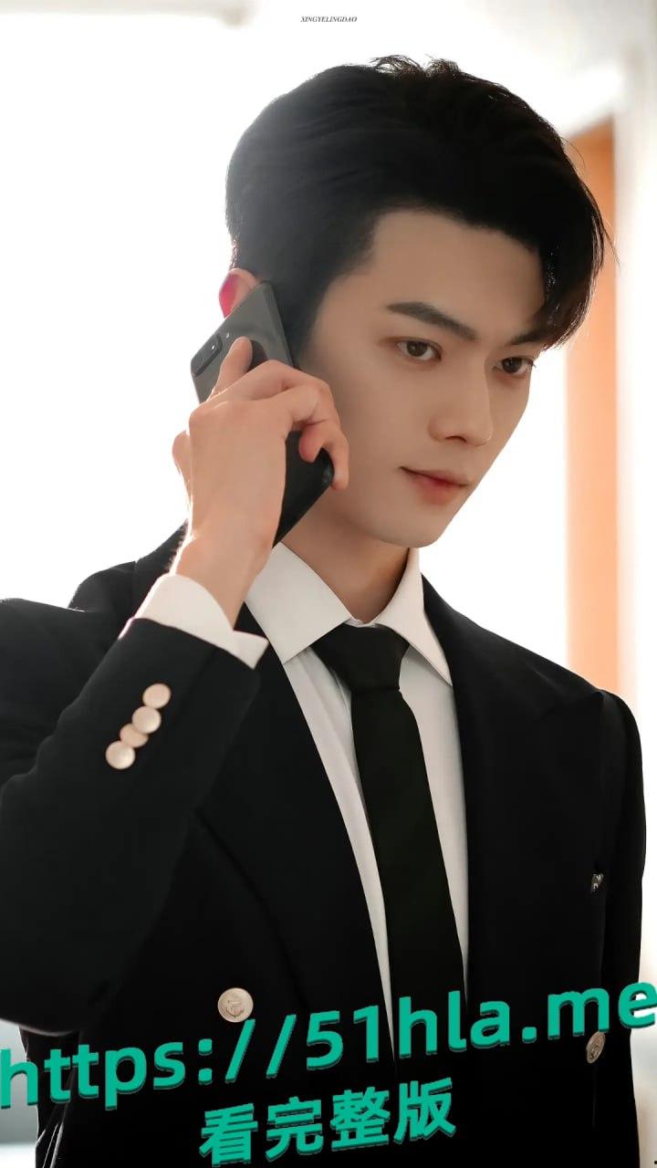 顶流塌房实锤？许凯被前女友许荔莎曝出轨分手，于正急删回应引热议。不雅视频被爆出！-1