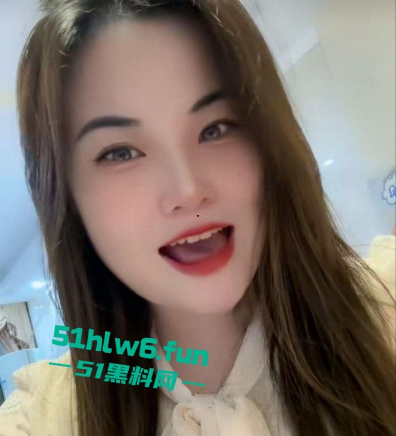 福建泉州清逸茶馆老板娘出轨牌友，老公性无能喂不饱扑向臭老头绿帽飞天。-8