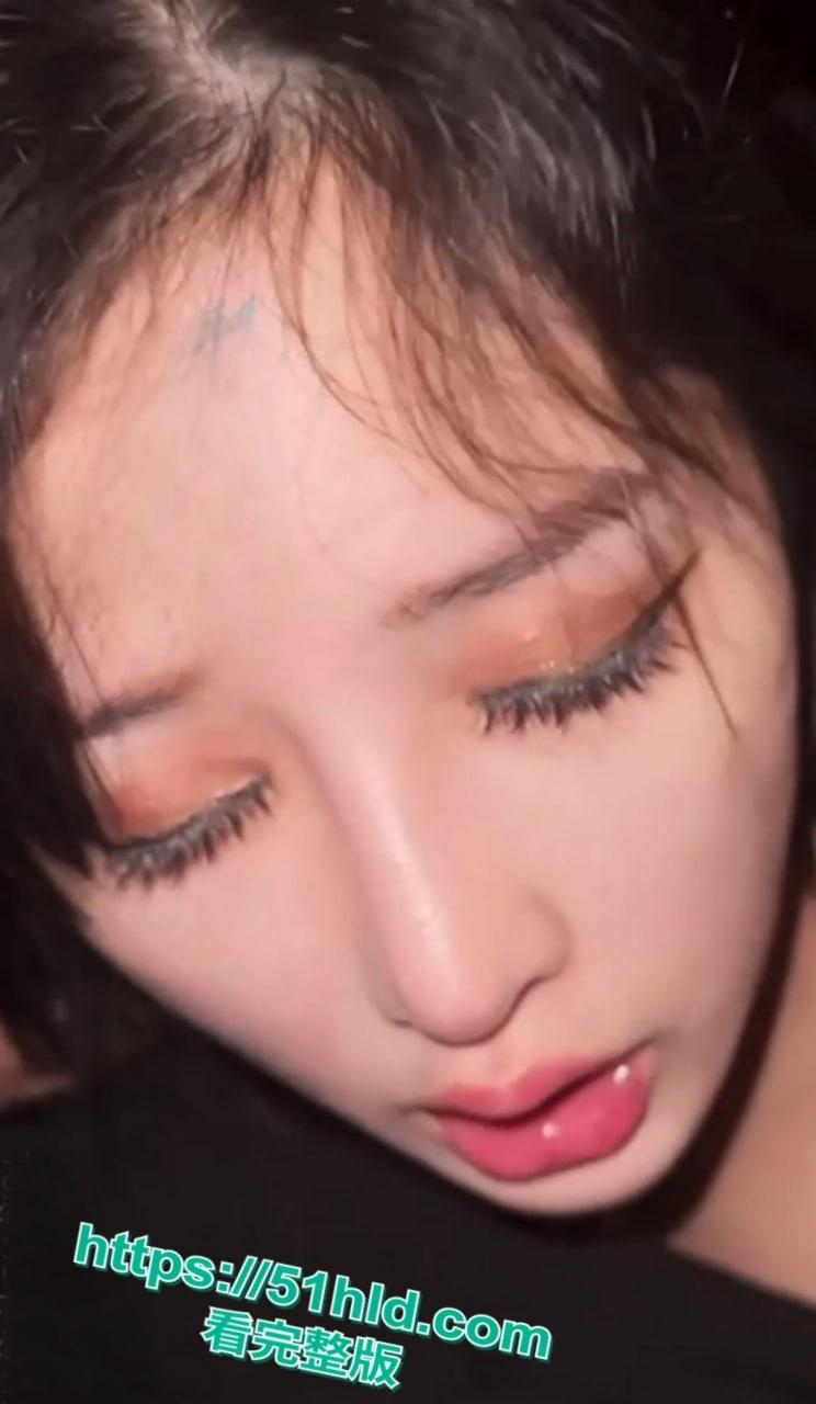 约啪大神【Looks199】重金拿下神颜天菜名媛，KTV包厢按头深喉，跪地口爆舔舐浓稠精液！-2