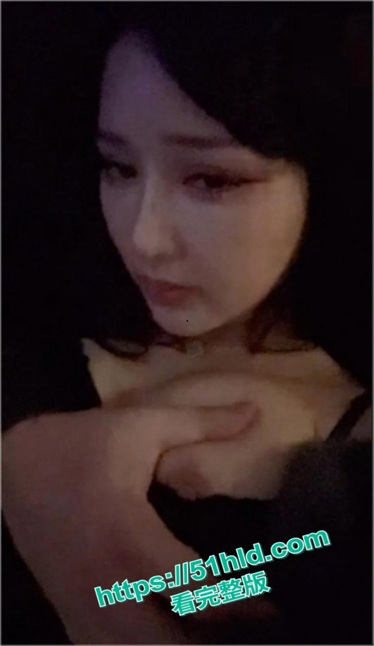 约啪大神【Looks199】重金拿下神颜天菜名媛，KTV包厢按头深喉，跪地口爆舔舐浓稠精液！-3