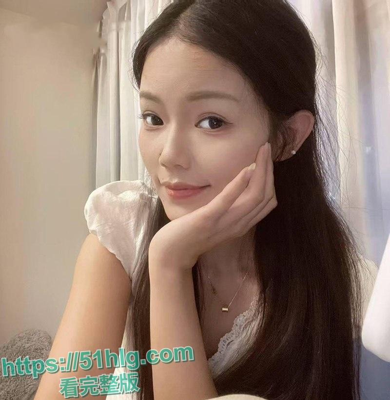 【武汉】东西湖人妻【胡丽】出轨被曝！与小鲜肉炮友激情销魂，小少妇逼毛旺盛淫水超多，真是极品！-7