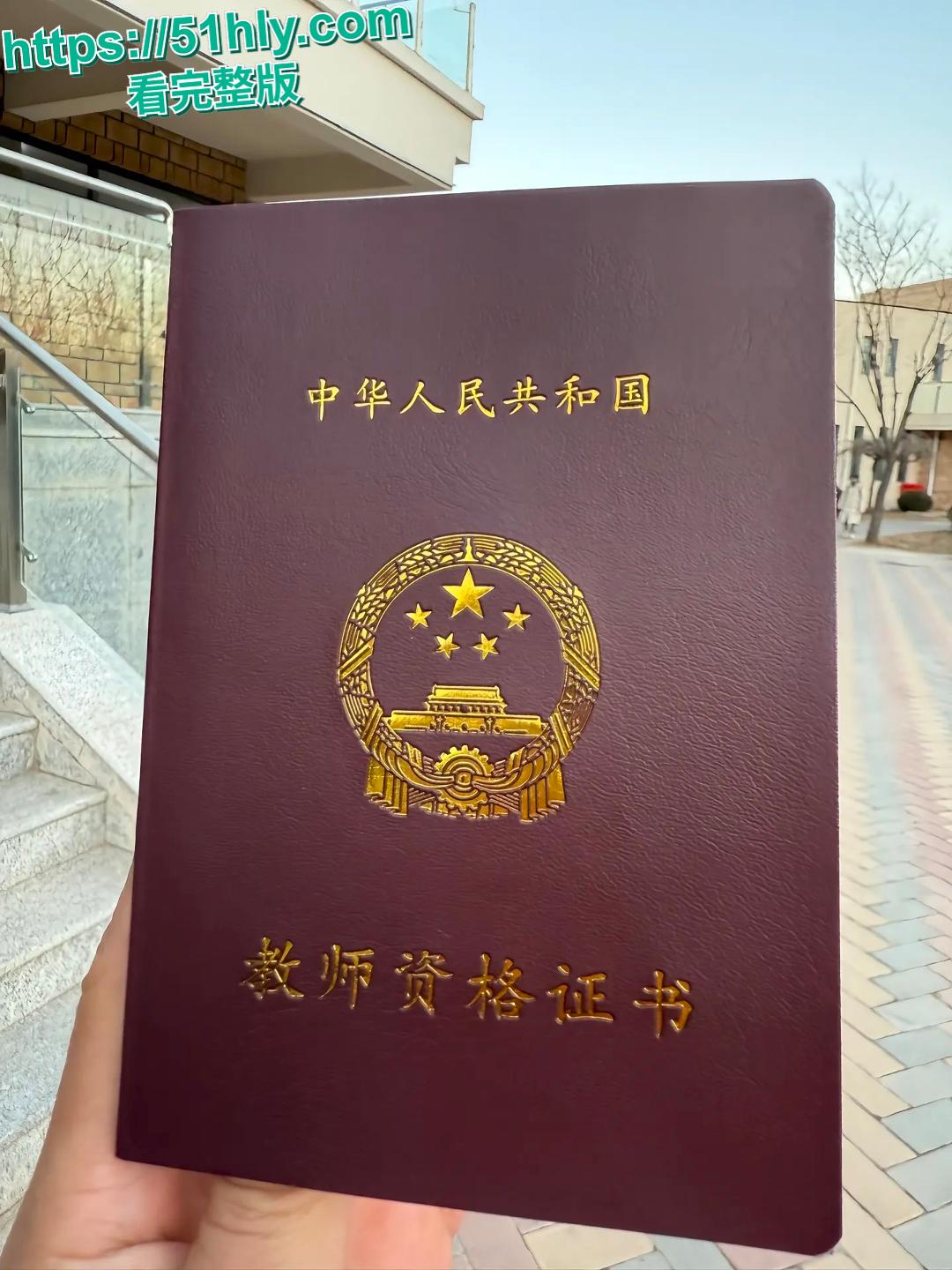 天津现代传媒学院教师宿舍大瓜！忘拉窗帘直播亲热，学生排队围观全过程-3