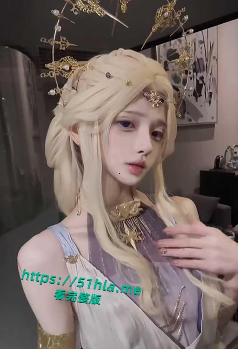 百万女网红【吱四】出轨约炮视频流出，清纯少女被绿秒变海后，脚踩两船撩骚骗钱，主动骑乘自慰超淫骚！-6