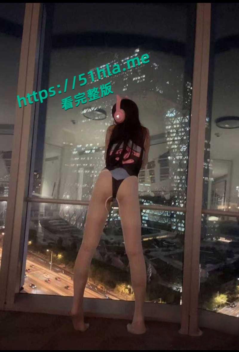 百万女网红【吱四】出轨约炮视频流出，清纯少女被绿秒变海后，脚踩两船撩骚骗钱，主动骑乘自慰超淫骚！-13