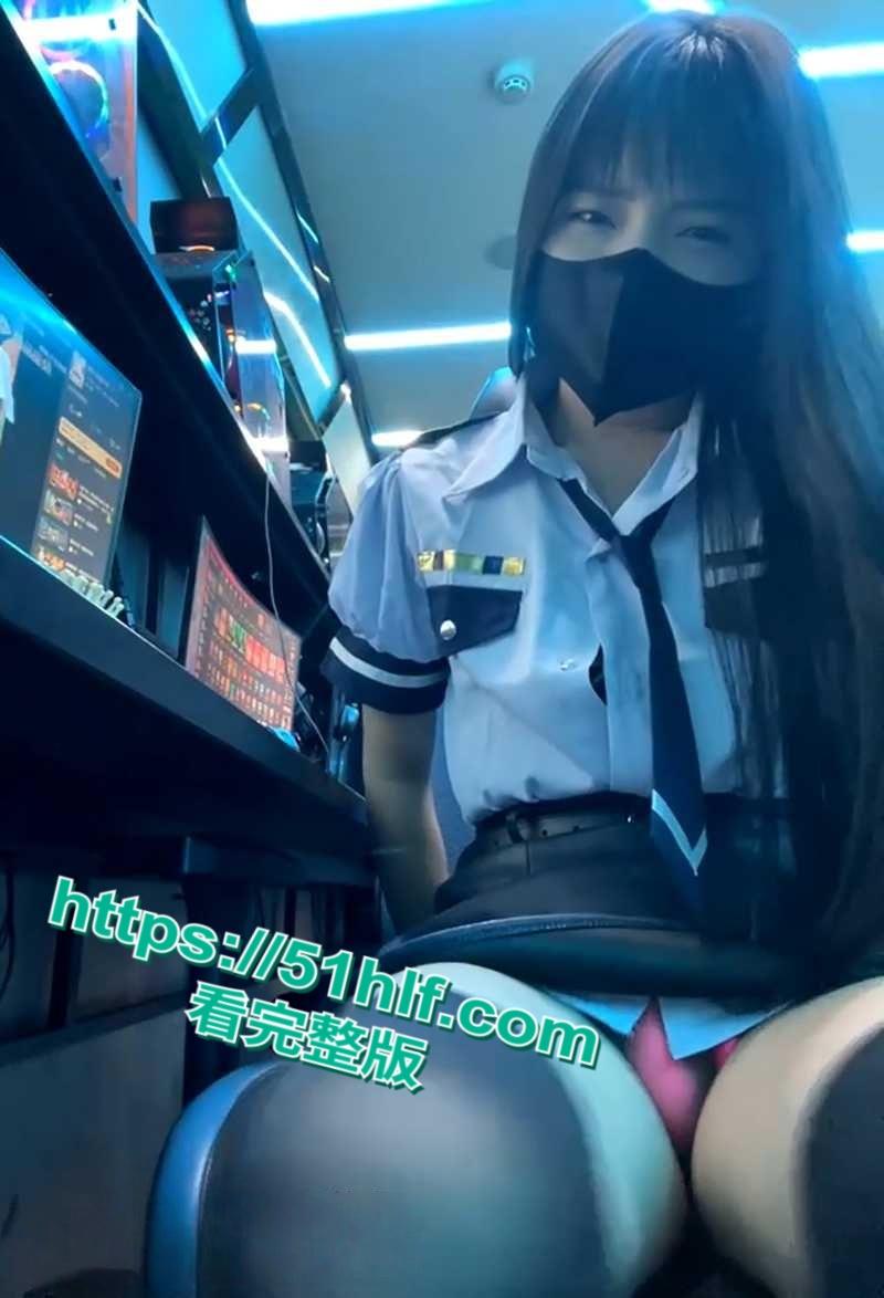 超纯学生妹【xiao-Lin】藏在网吧里玩露出直播，跳蛋狂震揉胸发骚，淫水狂流沾满双手高潮抖动颤栗不止！-1