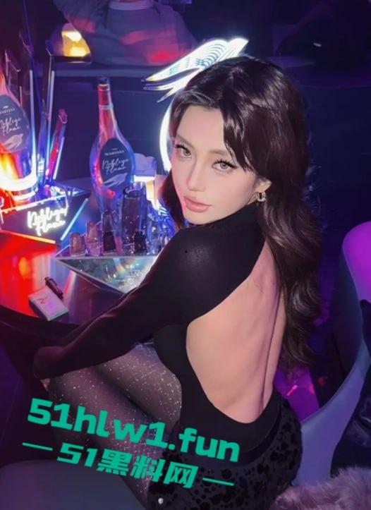 混血网红【EunHa】堕落日记，被金主批穿后直接放飞，骚到明码标价，一对一私密视频看逼验货！-1