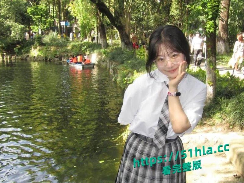 贵州安顺母狗【李丽】聊天记录及假期约炮曝光，白嫩巨乳学生妹骑乘榨精，呻吟娇媚淫荡不堪！-1