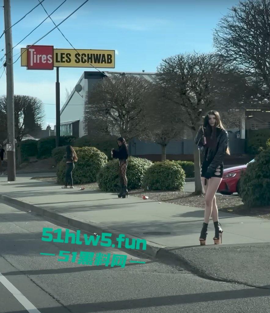 实拍美国西雅图站街女，性感的身姿纤细的美腿诱人的豪乳，各式美女应有尽有。-1