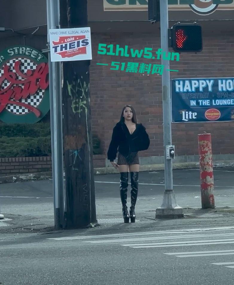 实拍美国西雅图站街女，性感的身姿纤细的美腿诱人的豪乳，各式美女应有尽有。-5