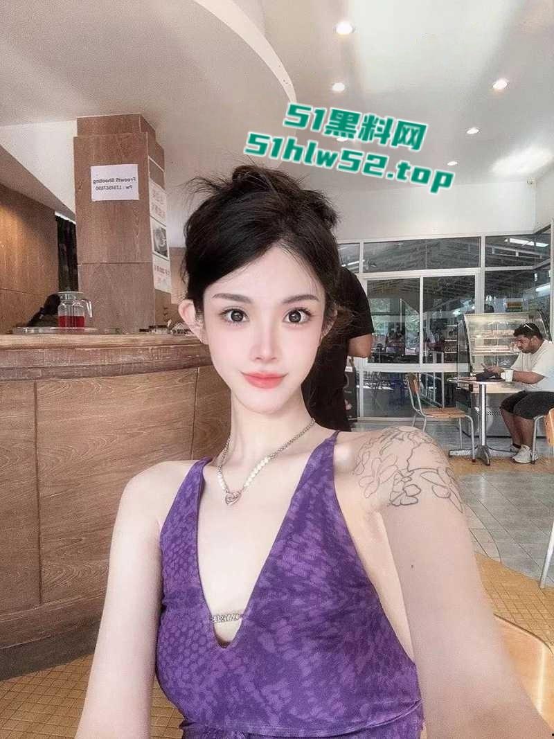 天津顶级名媛【黄丽娜】线下援交视频曝光，疯狂式口交深喉被金主爆操爽的直翻白眼，肩部纹身实锤无疑！-3