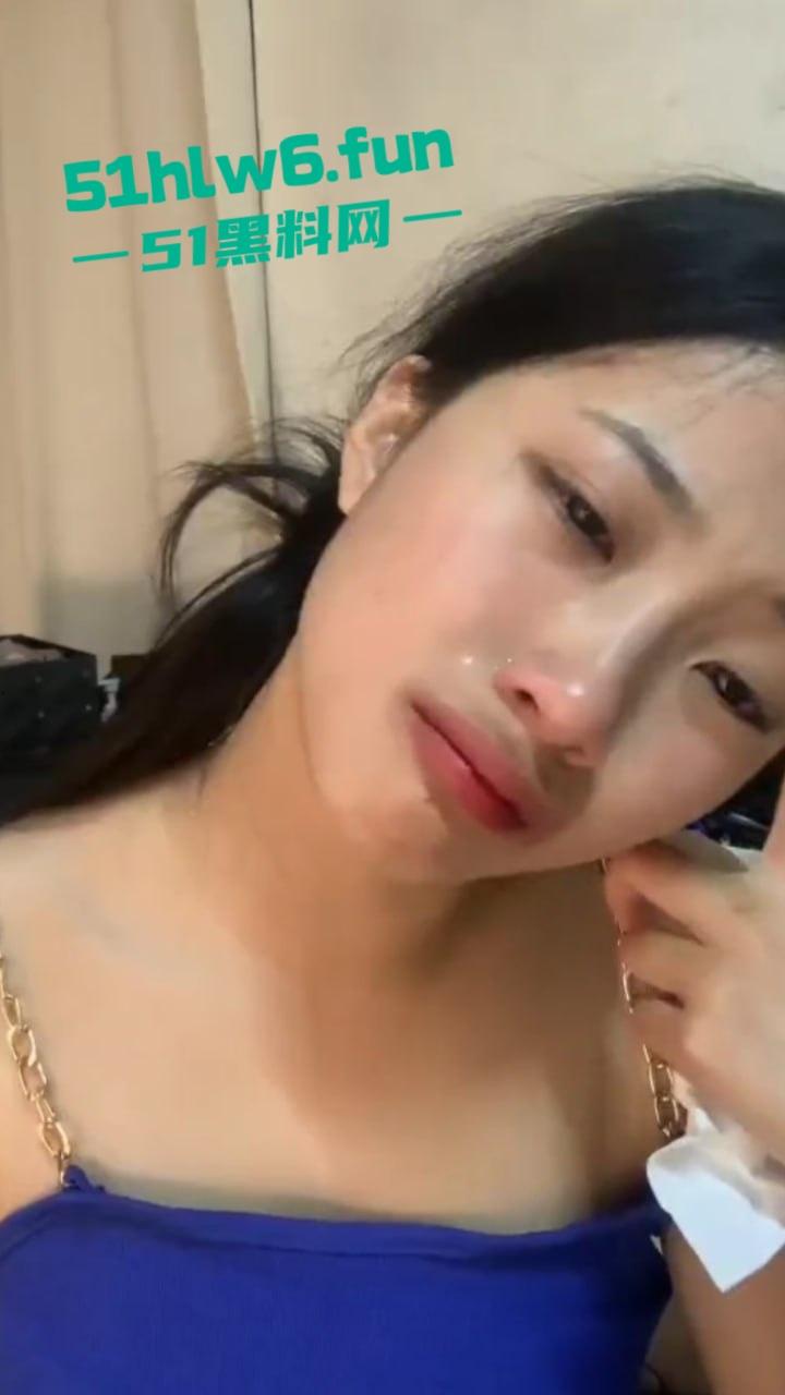 广东茂名化州女网红被猥亵事件，高颜值擦边女网红穿性感吊带裙江边跳舞被大叔摸臀猥亵。-6