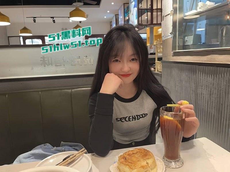 四川大学【安佳瑞】不雅视频曝光，清纯学生妹逃课与同学约炮，一线天小穴被操的淫水四溅，娇嫩酮体无限诱惑！-3