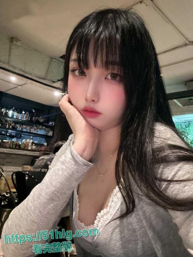 【锡林浩特市】90后巨乳骚货【王美丽】挪用公款700万，花600万与男主播约炮，骚逼身材火辣被疯狂抽插视频震惊全网-5