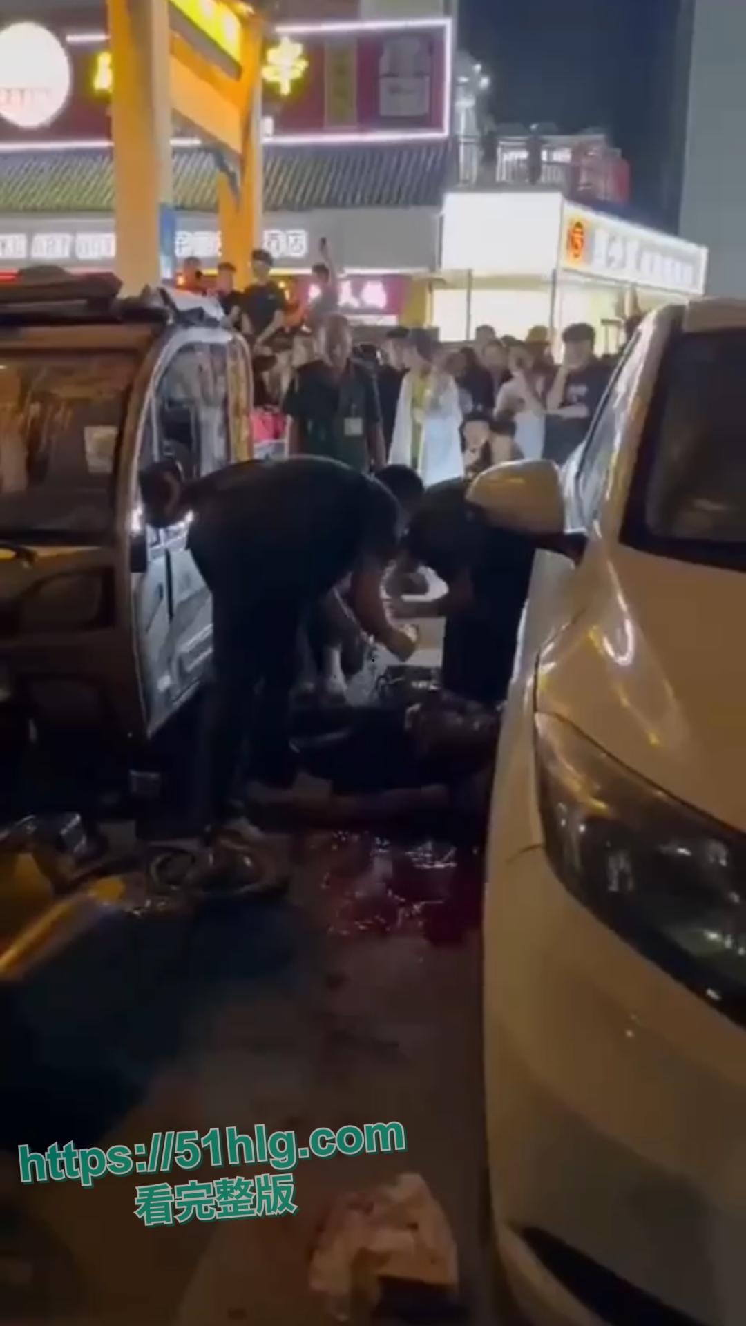 【山东潍坊】小康河夜市惊现血案！争地摊位引发骇人命案，两男激烈冲突，一刀封喉-6