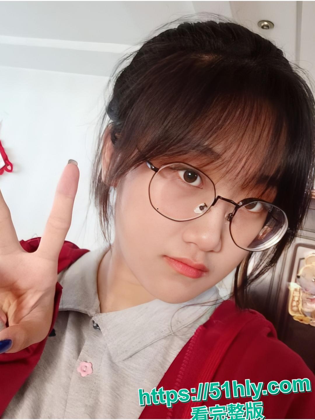 山东科技大学眼镜婊朱玲慧分手后被男友报复 学霸形象塌房！-3