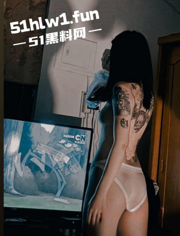 约炮大神投稿自己21岁极品纹身母狗【卢欣柔】年纪轻轻会的不少，各种姿势任猛男持续输出-5