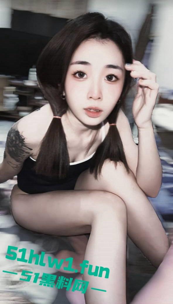 约炮大神投稿自己21岁极品纹身母狗【卢欣柔】年纪轻轻会的不少，各种姿势任猛男持续输出-13