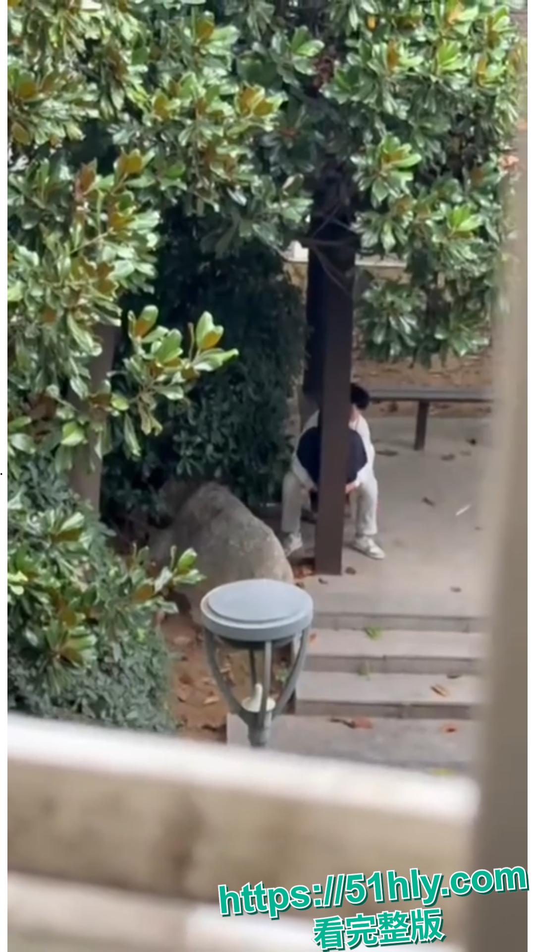 徐州技师学院惊现小情侣户外凉亭激情野战大戏 因太刺激快男同学操了没一分钟秒射-11