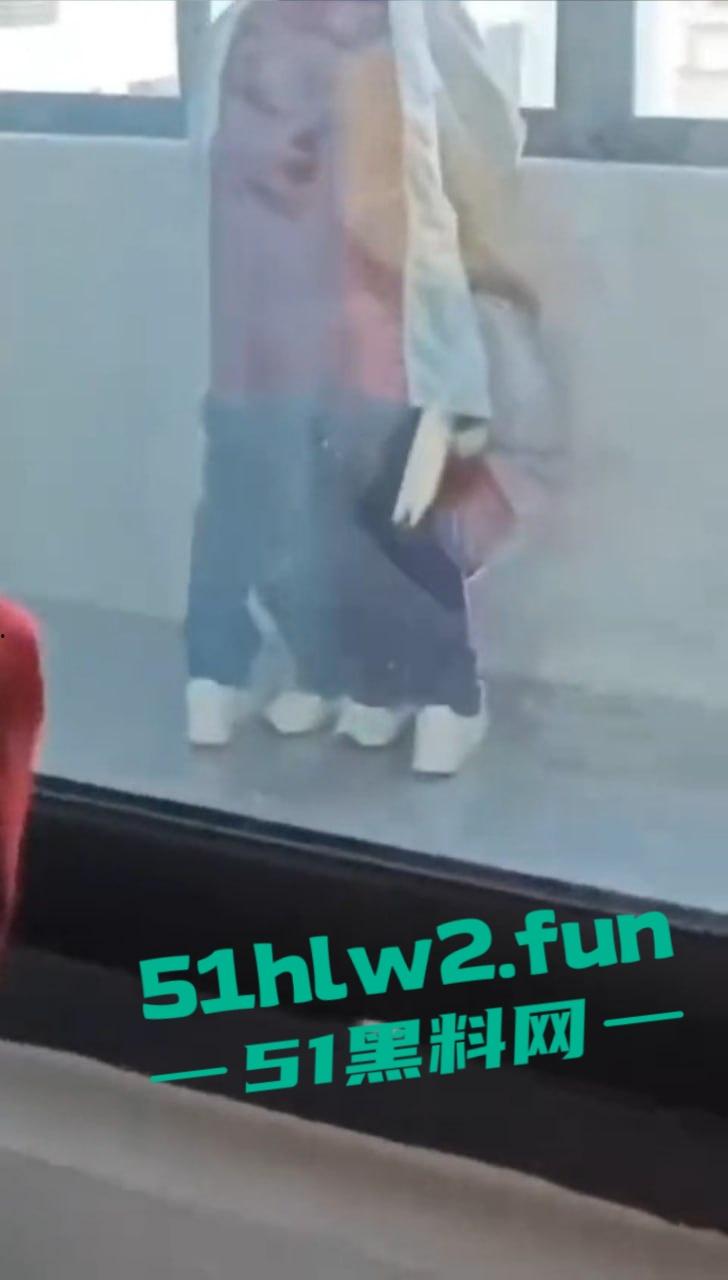 江苏淮阴中专教室走廊变活春宫！学生狗男女当众表演口交，偷拍视频疯传，学校沦为龟狗乐园！-6