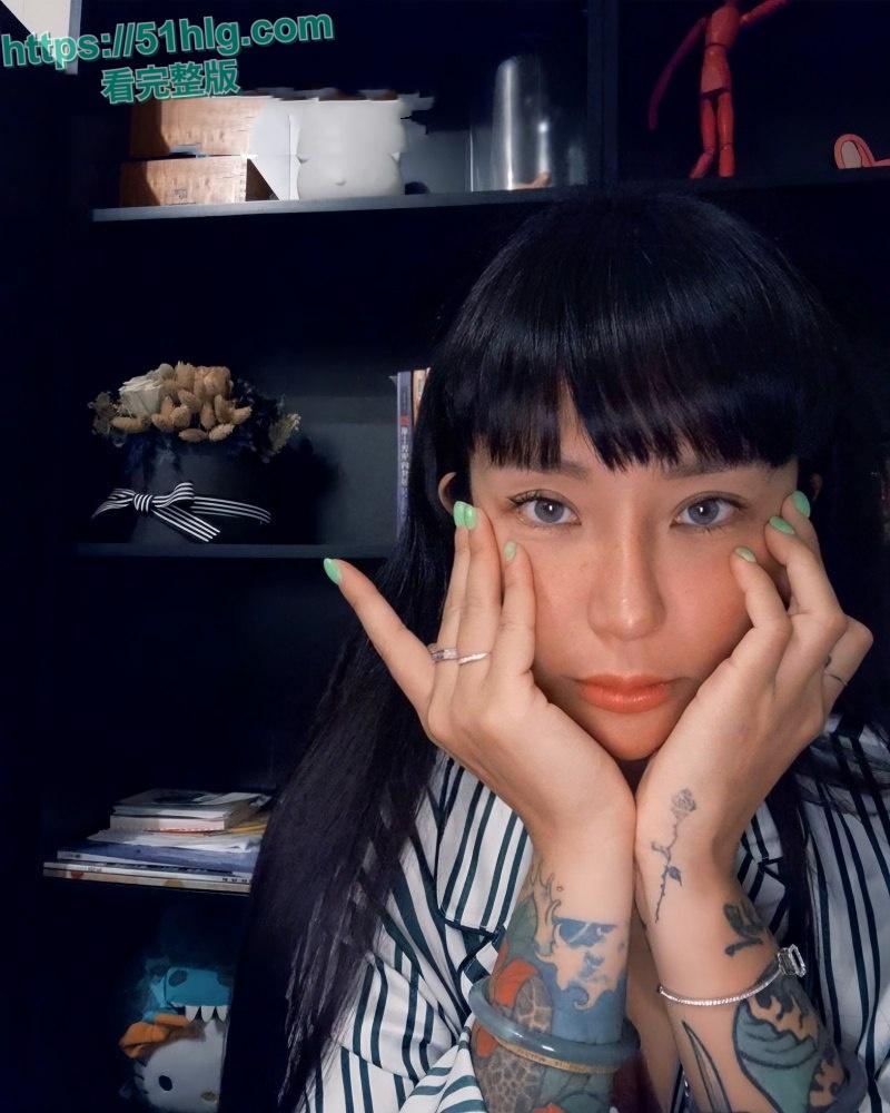 性感纹身潜水教练【梁云菲】私密约炮视频曝光，火辣身材搭配销魂呻吟声，震撼全网！-17