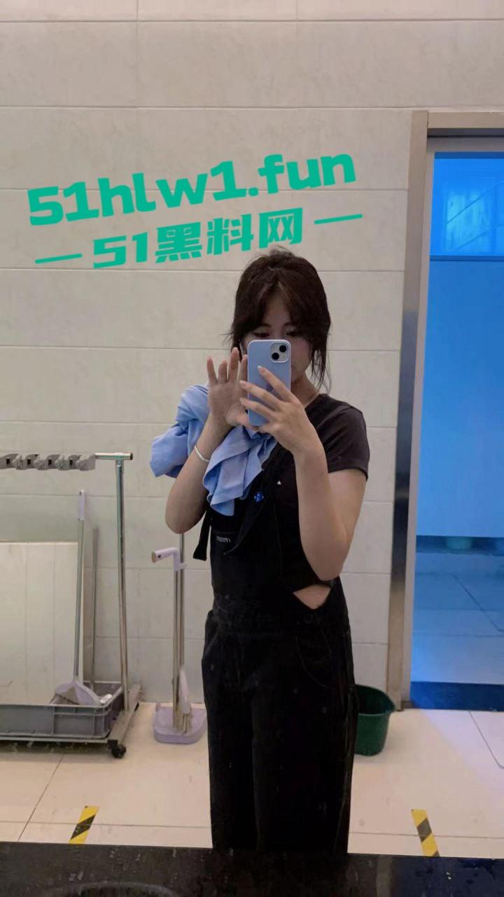 德州极品小骚货李雯，可爱颜值骚幼师，身材高挑性感，私下骚的一批，勾引学生家长，被妻子发现曝光！-7