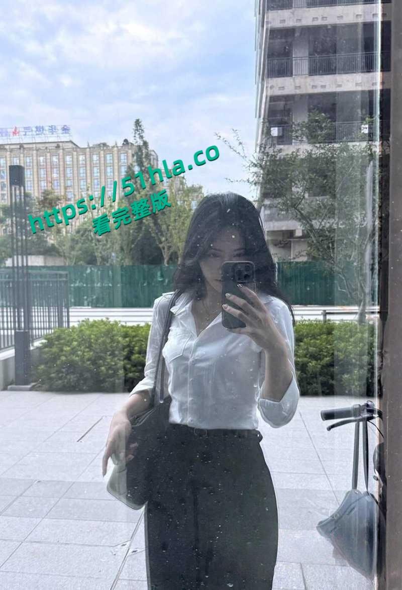 95后清纯律师妹子竟当福利姬解压，大量不雅照遭曝出，黑丝全裸尺度炸天，脱律师服掰臀露穴反差爆表！-3