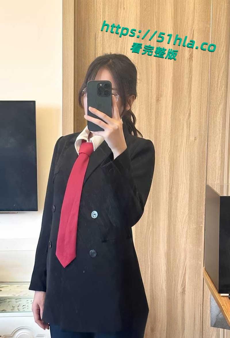 95后清纯律师妹子竟当福利姬解压，大量不雅照遭曝出，黑丝全裸尺度炸天，脱律师服掰臀露穴反差爆表！-4