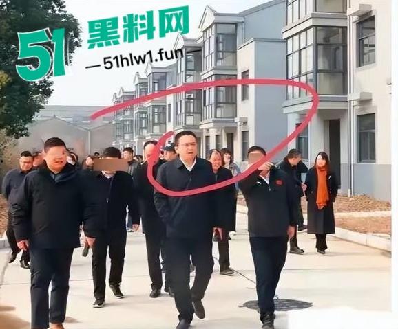 震惊炸裂，常州武进区黄镇党委书记【龚新宇】在工作群内发想看你泡澡的样子，前副镇长【金婉】视频照片曝光。-19