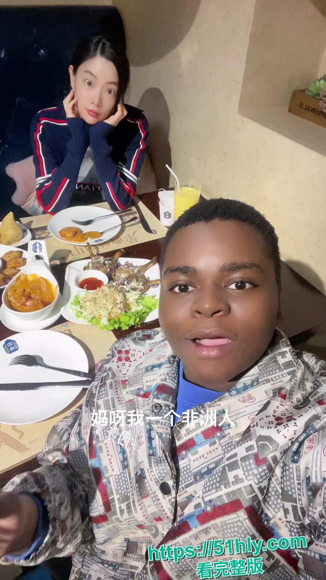 战狼2非洲小黑进军网红 下海约炮廉价的巴西牛排 线下实战营销美国伟哥下贱母狗见到黑哥就脱下裤子求操！-6