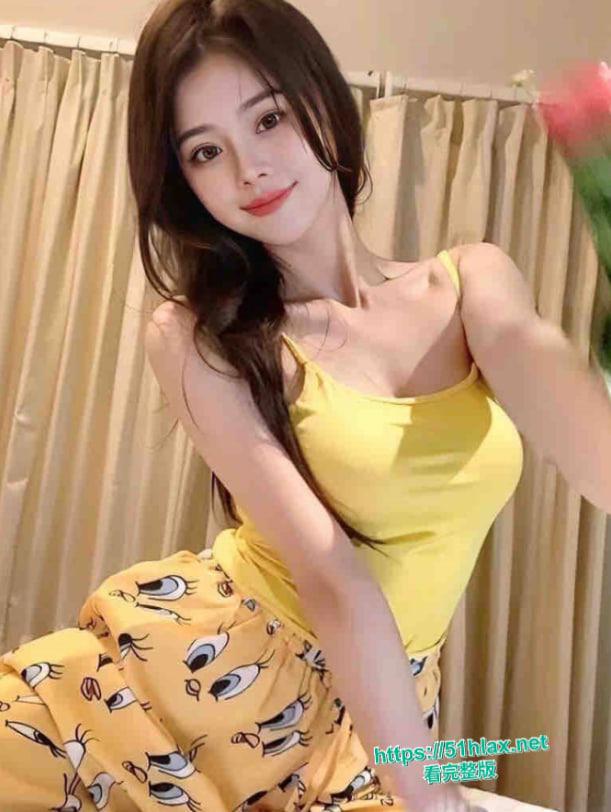 巨乳露脸小骚货唐语棠豪乳狂甩，骑乘女上位骚扭大屁股，换后入时肥臀夹鸡吧更紧，乳波臀浪操到床塌！-11