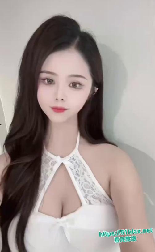 巨乳露脸小骚货唐语棠豪乳狂甩，骑乘女上位骚扭大屁股，换后入时肥臀夹鸡吧更紧，乳波臀浪操到床塌！-13