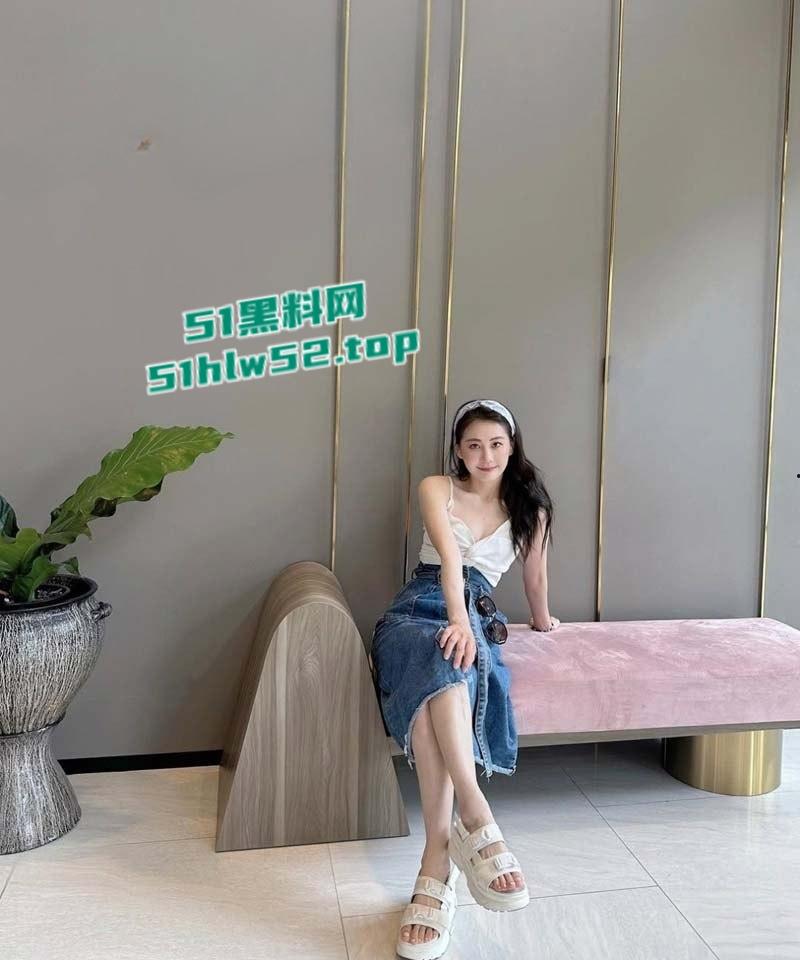 IG极品大奶网美【可可】下海做黄播，揉奶玩穴道具自慰淫荡视频被网友录屏，遭全网疯传！-12