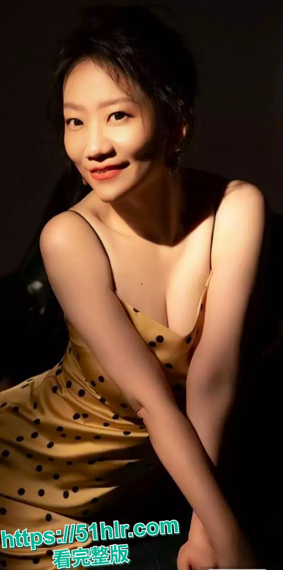 抖音13w粉丹姐于丹钢琴老师  表面上是个钢琴老师靠音乐交朋友收徒弟 实际上钱给的多巨乳骚逼是应有尽有。-4