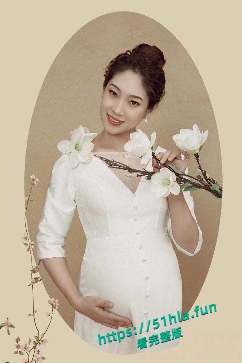 江苏新婚小母狗【蔡丽华】偷情视频被炮友曝光，顶级颜值超绝肥臀被炮友站起来蹬！-1