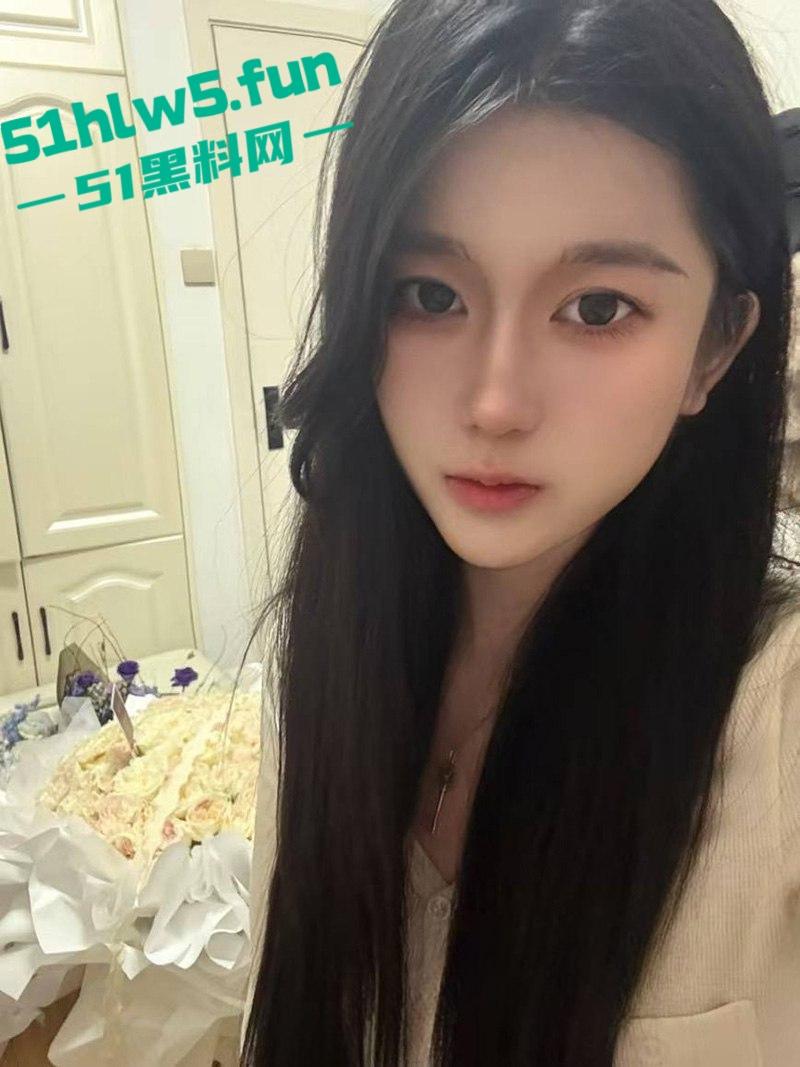 安徽合肥极品美乳母狗【叶蔚然】金主远程调教，黑丝开裆裤暴力撕扯暴力自慰，私人视频曝光流出！-1