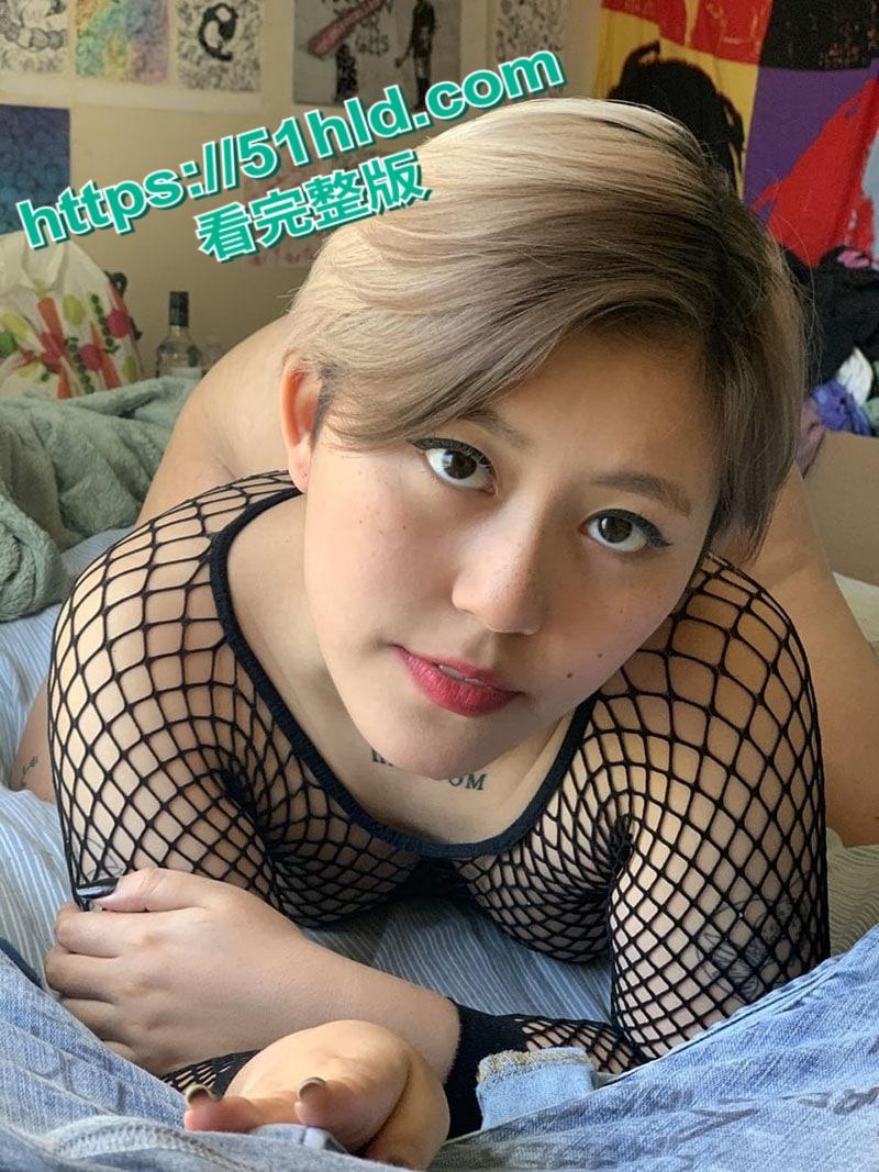 推特蜜桃臀小母狗【raisinslut】大尺度福利视频流出，硕大肥臀巨乳长腿脸穴同框，自慰后入爆操淫靡不堪！-7