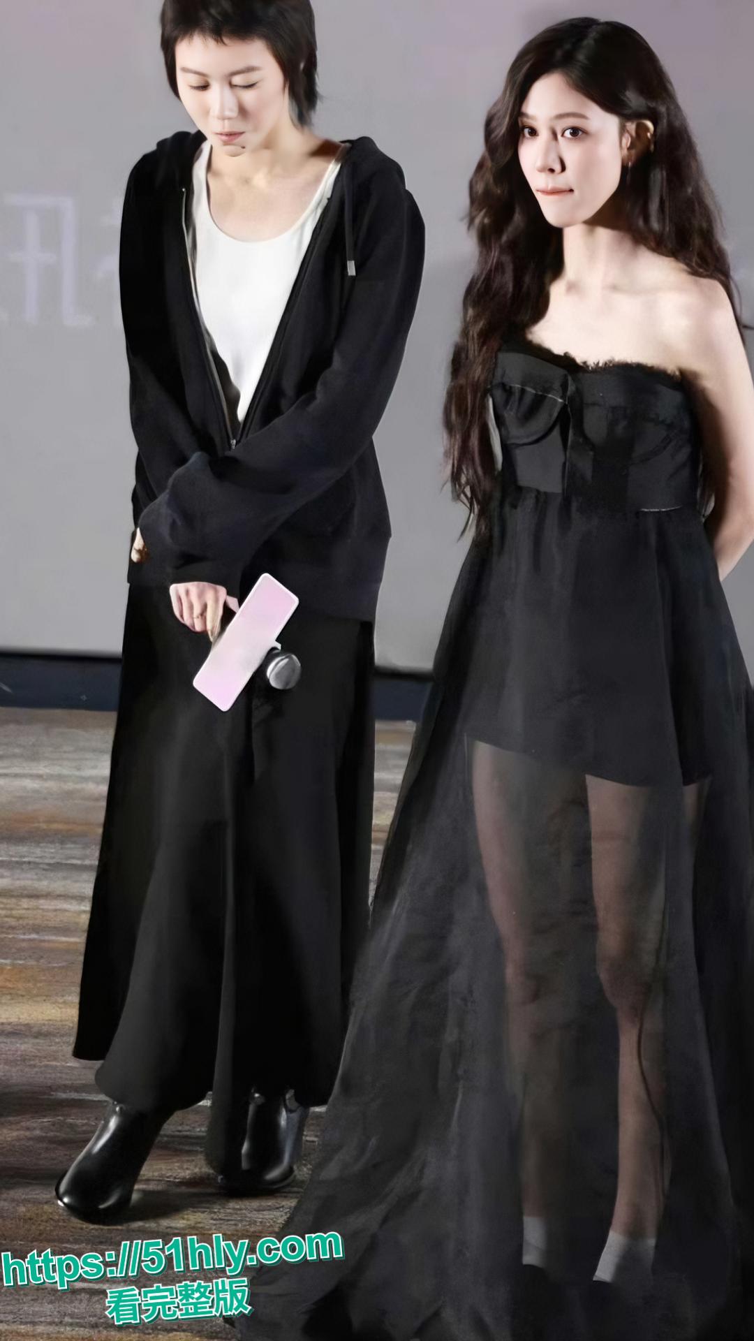 全网首曝 王菲女儿 窦靖童 同性恋绯闻再起 与宋妍霏牵手遛狗关系亲密 两人性爱视频被扒出-13