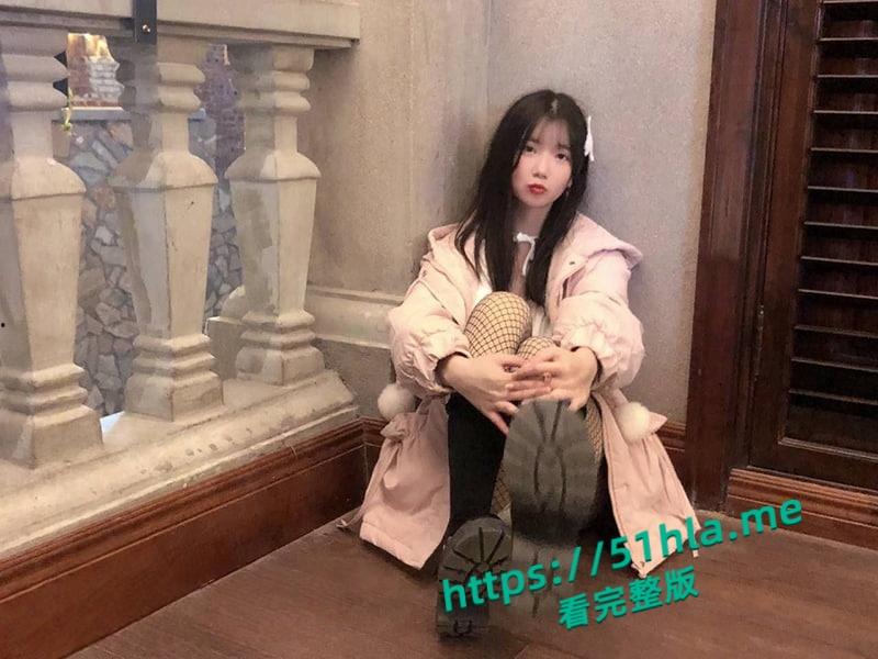 四川反差母狗【刘梦熙】与闺蜜老公偷情视频曝光，淫荡母狗嘴叼内裤，高超口技令人赞不绝口！-1