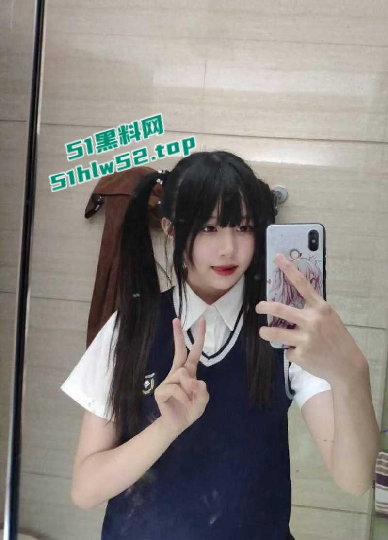 清纯白丝JK嫩妹与男友激情性爱，双马尾胯下卖力侍奉，娇嫩翘臀遭猛烈打桩，激情十足反差感拉满！-1