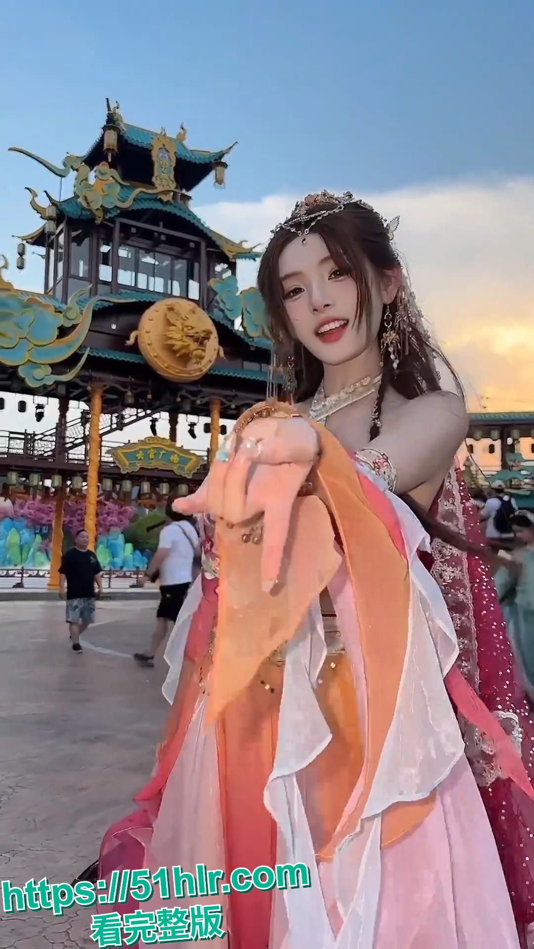 抖音百万粉网红 MH 塌房！曾与童锦程传绯闻，早期竟是黄播出身！-9