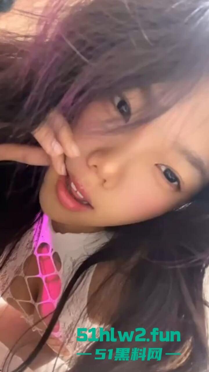 抖音福利姬【黑皮学妹】金主定制私拍流出 年纪轻轻身材竟然这么好 前凸后翘让人看得直流口水！-10