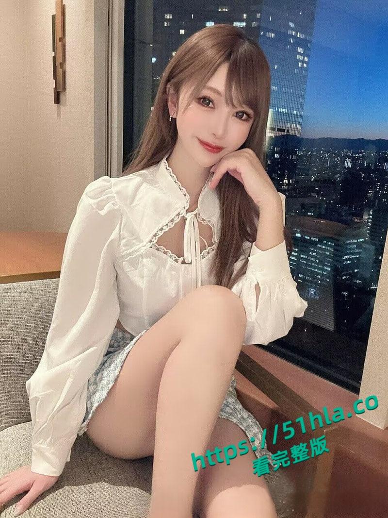 日本顶级颜值福利姬【泷泽异织】三点全露自慰花絮合集，黑丝渔网袜下假阳具疯狂震动，白虎嫩逼诱惑无比！-1