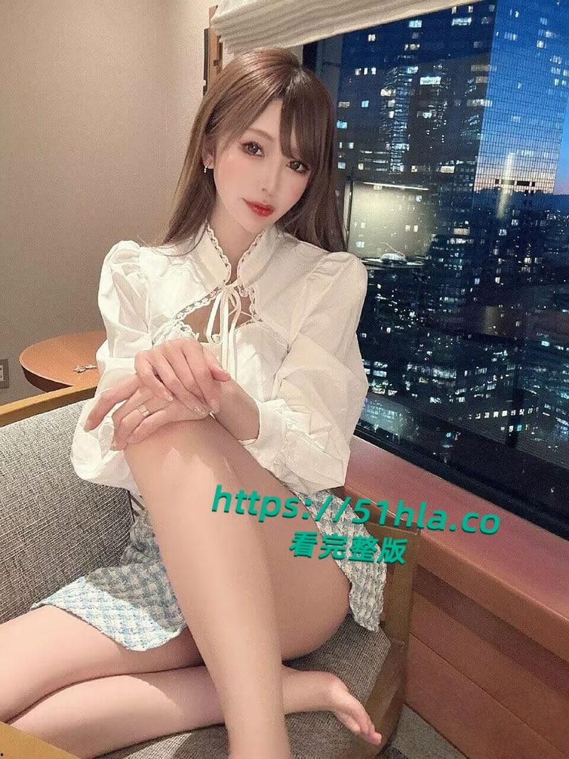 日本顶级颜值福利姬【泷泽异织】三点全露自慰花絮合集，黑丝渔网袜下假阳具疯狂震动，白虎嫩逼诱惑无比！-2