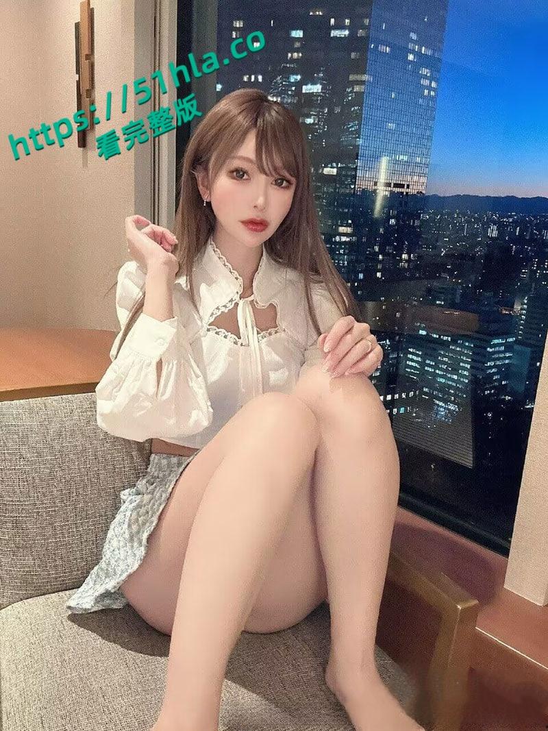 日本顶级颜值福利姬【泷泽异织】三点全露自慰花絮合集，黑丝渔网袜下假阳具疯狂震动，白虎嫩逼诱惑无比！-3