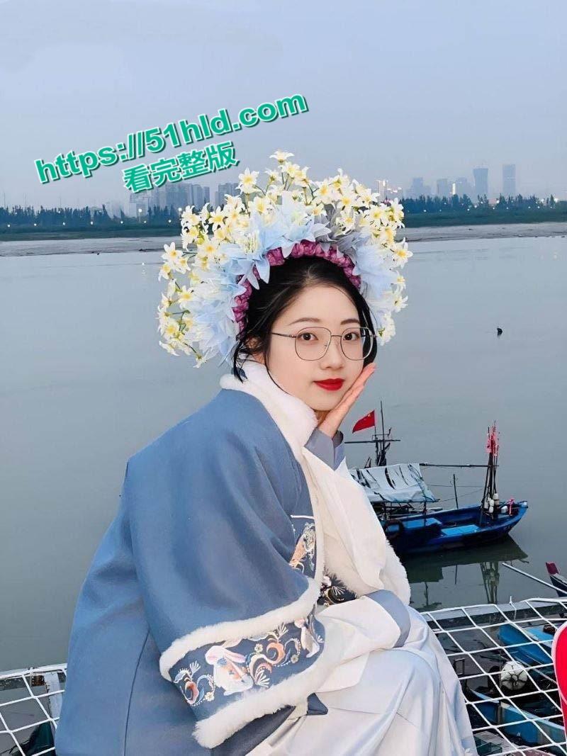 四川清纯护士【黄依琳】大尺度视频，黑丝眼镜母狗床上淫水横流，红唇挑逗让人心跳加速！-2