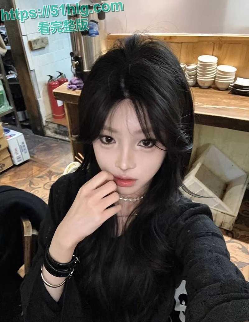 抖音网红【齐婧煊】再现艳照门事件！电脑维修大量性爱私拍曝光， 各种自慰滴蜡性爱调教，骚到极致-10